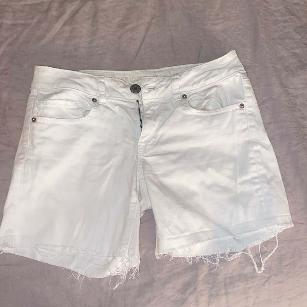 American Eagle low waisted white stretch shorts